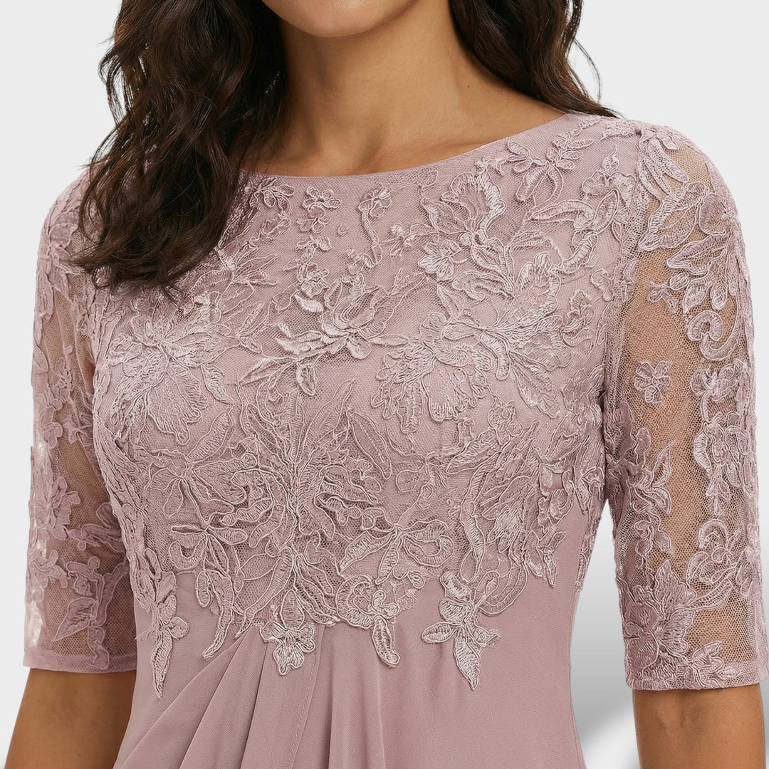 Klassisches Midikleid für Damen, mit bequemem Rundhalsausschnitt.