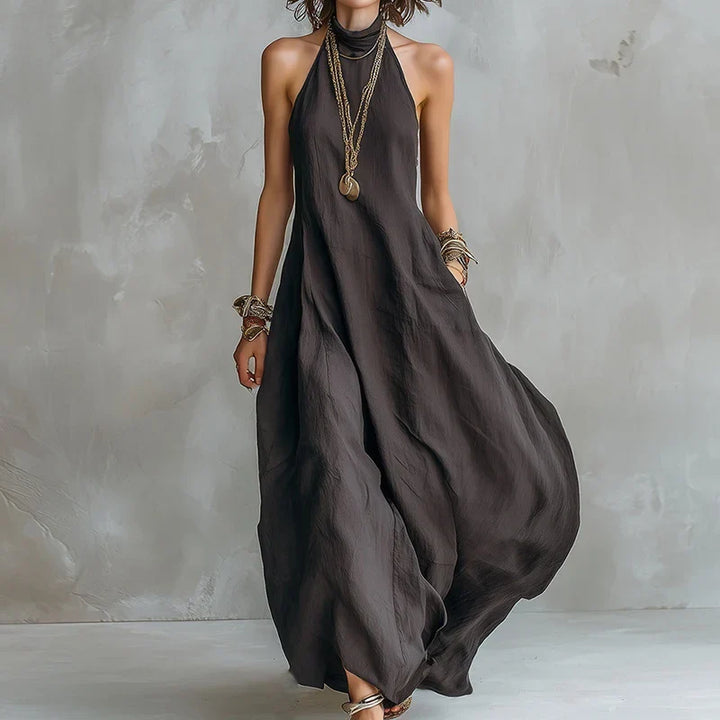 Fließendes Damen Maxikleid mit Neckholder, ein chices Urlaubskleid und elegantes Abendkleid für besondere Anlässe.