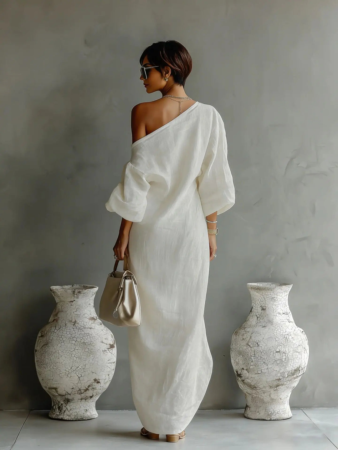 Fließendes Damen Maxikleid mit elegantem One-Shoulder-Design, perfekt für festliche Sommerabende.