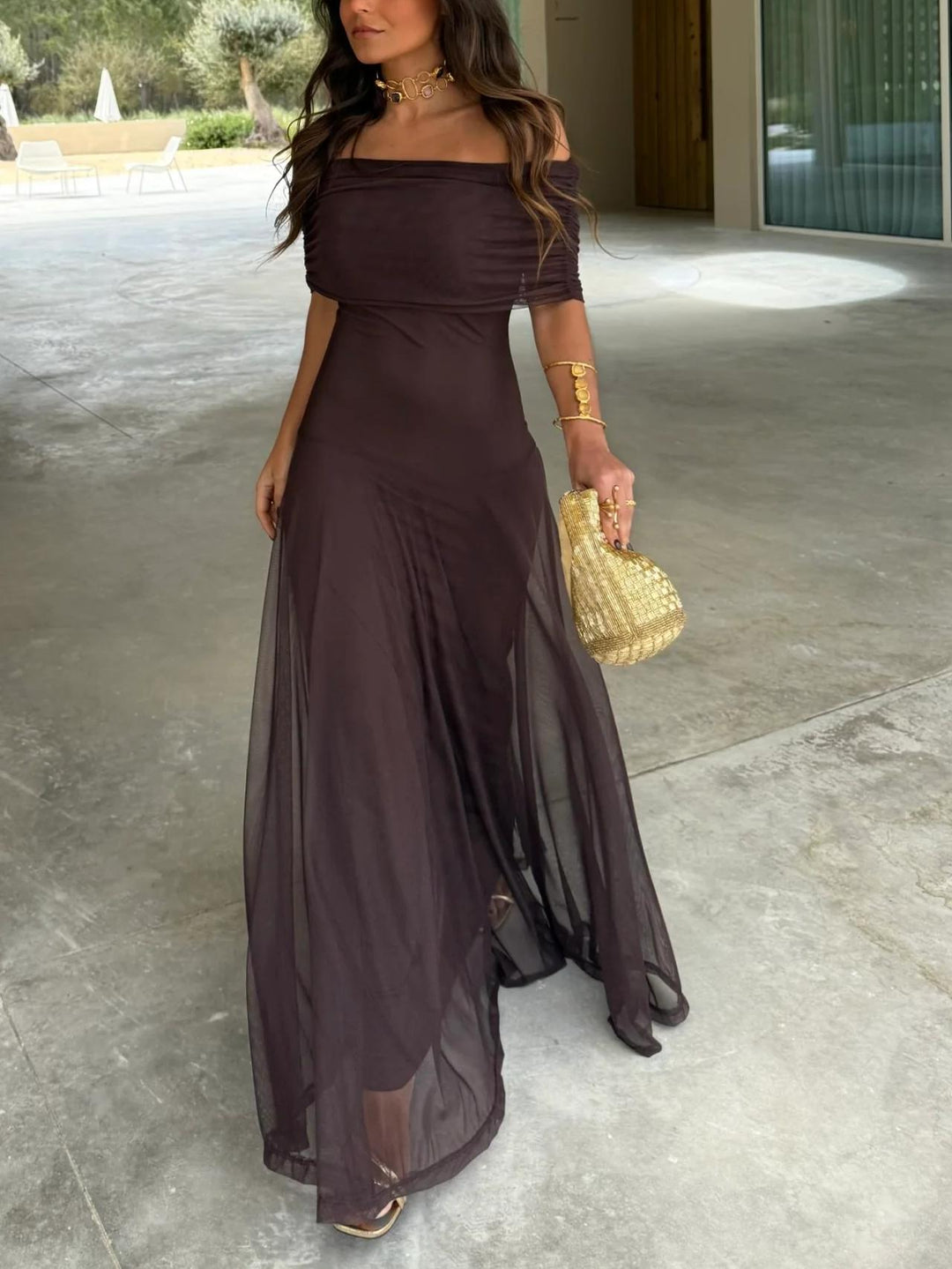 Elegantes Damen Sommer Maxikleid mit Off-Shoulder-Design, perfekt für festliche Anlässe oder Urlaub.