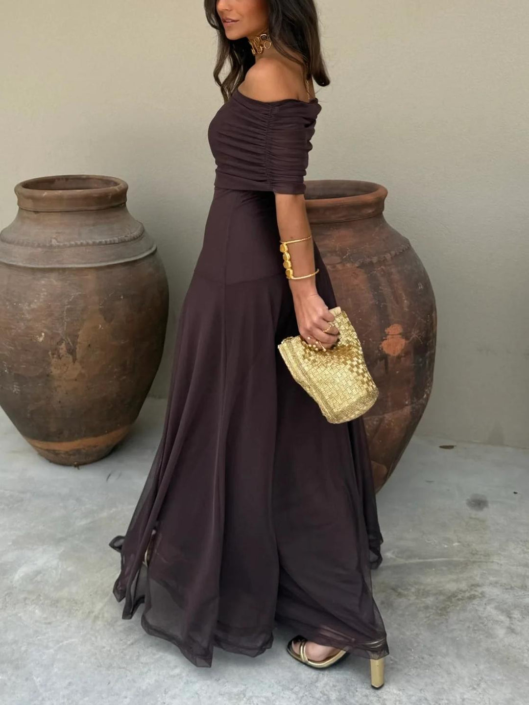 Feminines Sommer Maxikleid mit schulterfreiem Schnitt, leicht und fließend, für stilvolle Damen.