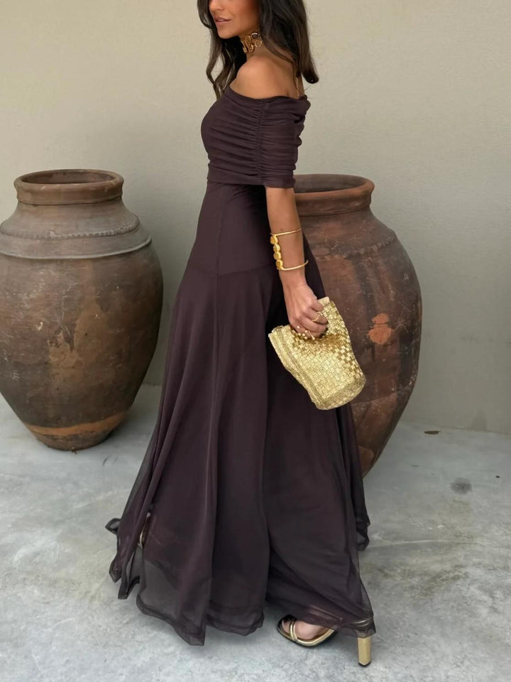 Feminines Sommer Maxikleid mit schulterfreiem Schnitt, leicht und fließend, für stilvolle Damen.