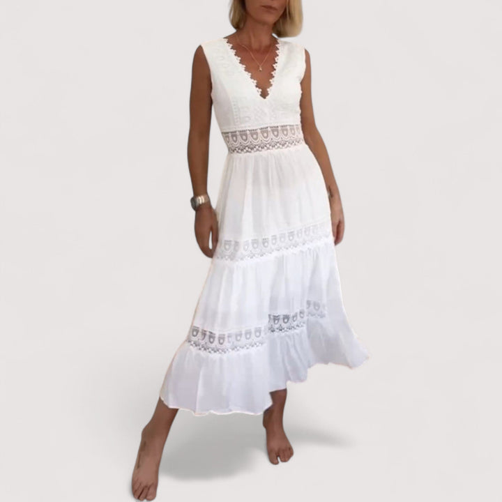 Bequemes, luftiges Damen Sommerkleid mit V-Ausschnitt, Stufenrock und Spitzenakzenten, ideal für Freizeit.