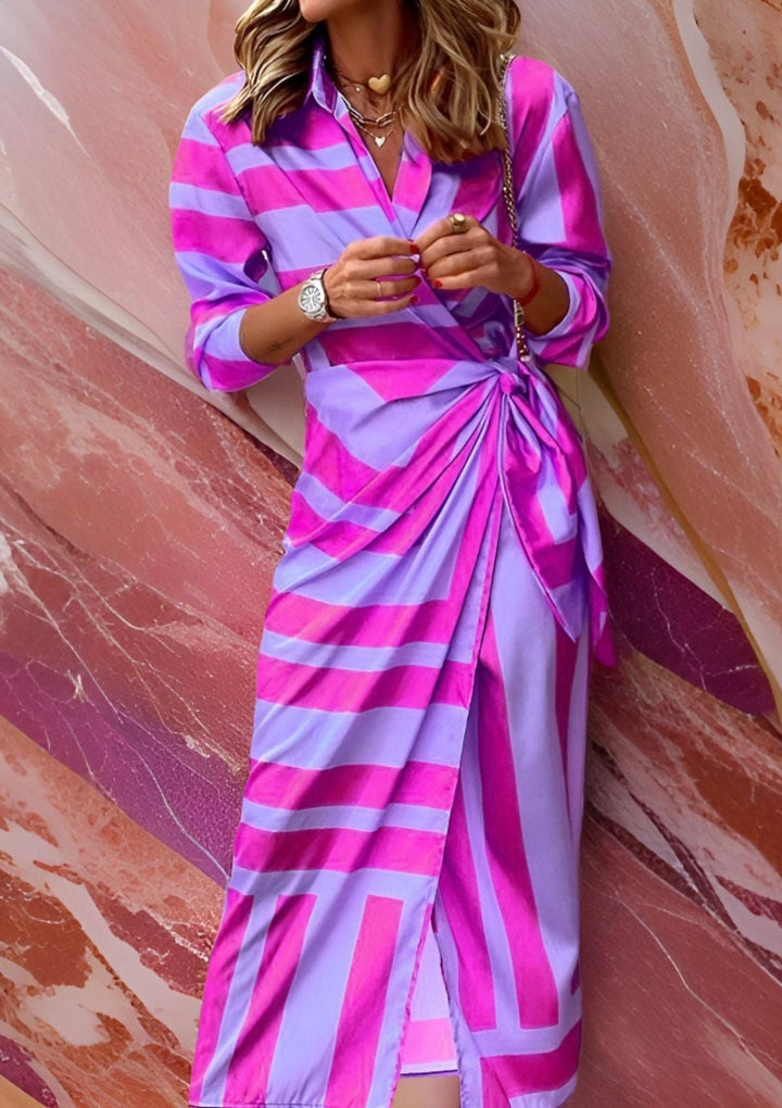 Modernes Damen Wickelkleid mit Muster, vielseitig kombinierbares Herbstkleid für jeden Anlass.