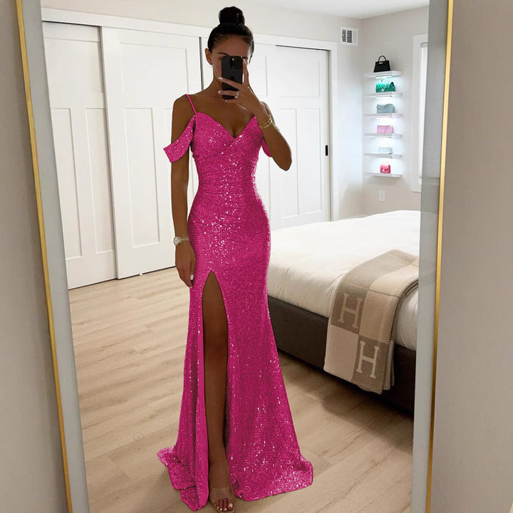 Langes Damen Abendkleid Cocolli mit Schulterdetail und Beinschlitz, stilvoll und figurbetont, ideal für Festlichkeiten.