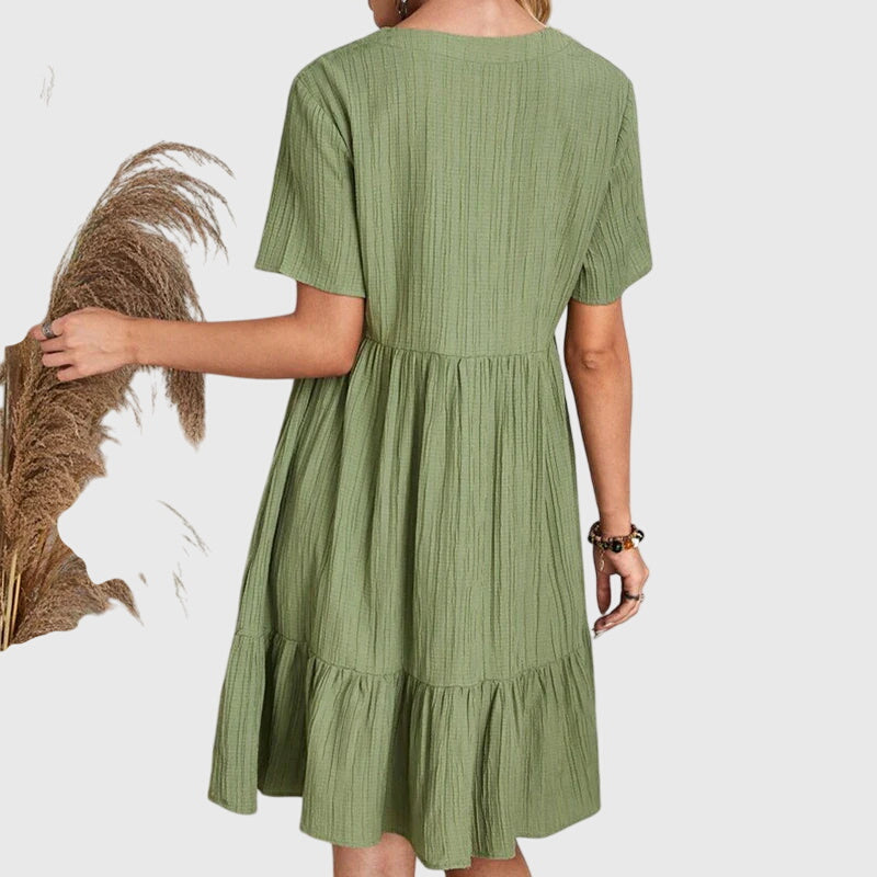 Trendiges Damen Sommeroutfit: bequemes, elegantes Boho Midikleid mit Flatter-Effekt, ideal für Sommer Mode.