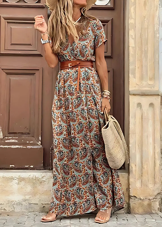 Trendiges Damen Sommer Maxikleid mit lebhaftem Paisley-Muster, fließendem Stoff und praktischem Gürtel.
