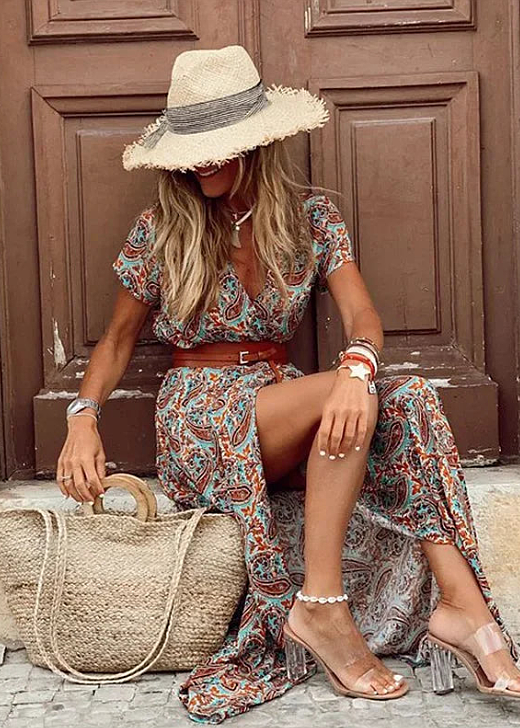 Komfortables Damen Sommer Maxikleid mit stilvollem Paisley-Print und Gürtel zur Betonung der Taille.
