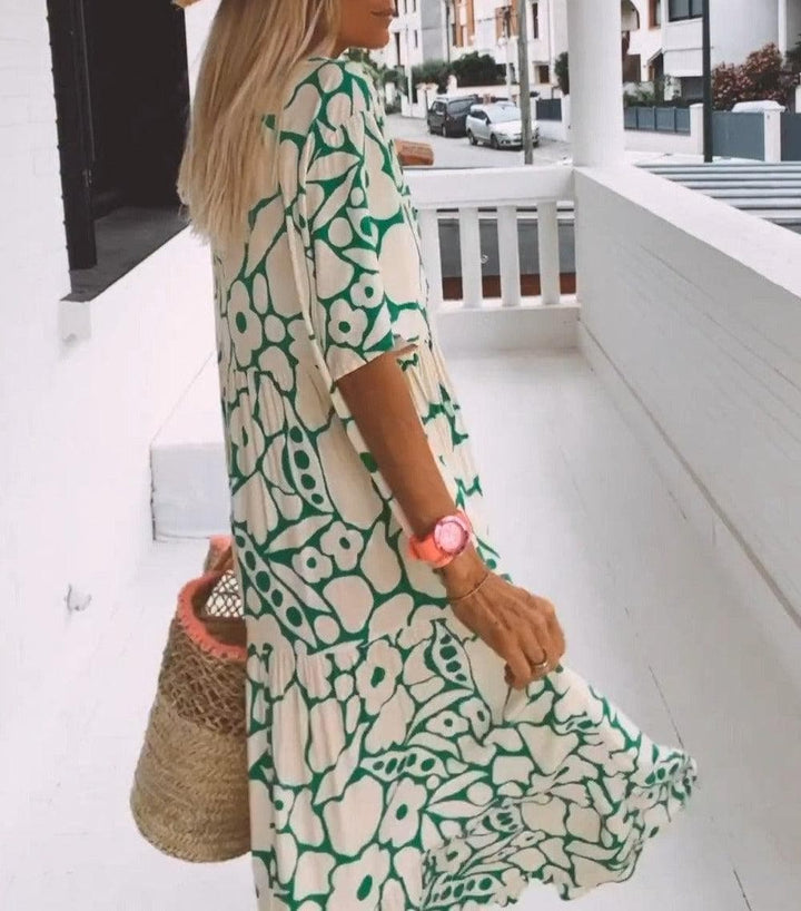 Elegantes geblümtes Boho Maxikleid für Damen, V-Ausschnitt, Flügelärmel. Perfekt für Sommer, Freizeit & Urlaub.