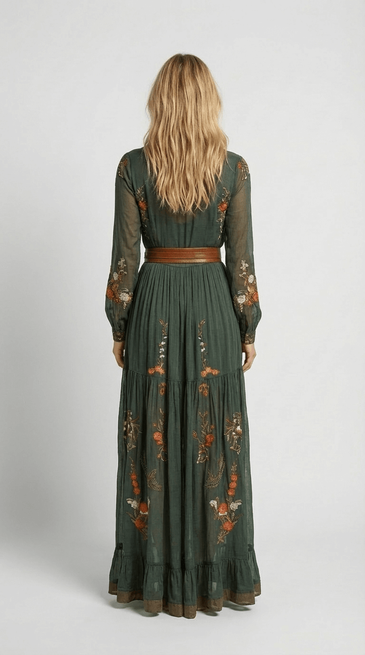 Gemustertes Damen Maxikleid im Boho-Stil, langärmelig, blau. Bequemes Freizeitkleid mit fließendem Schnitt.