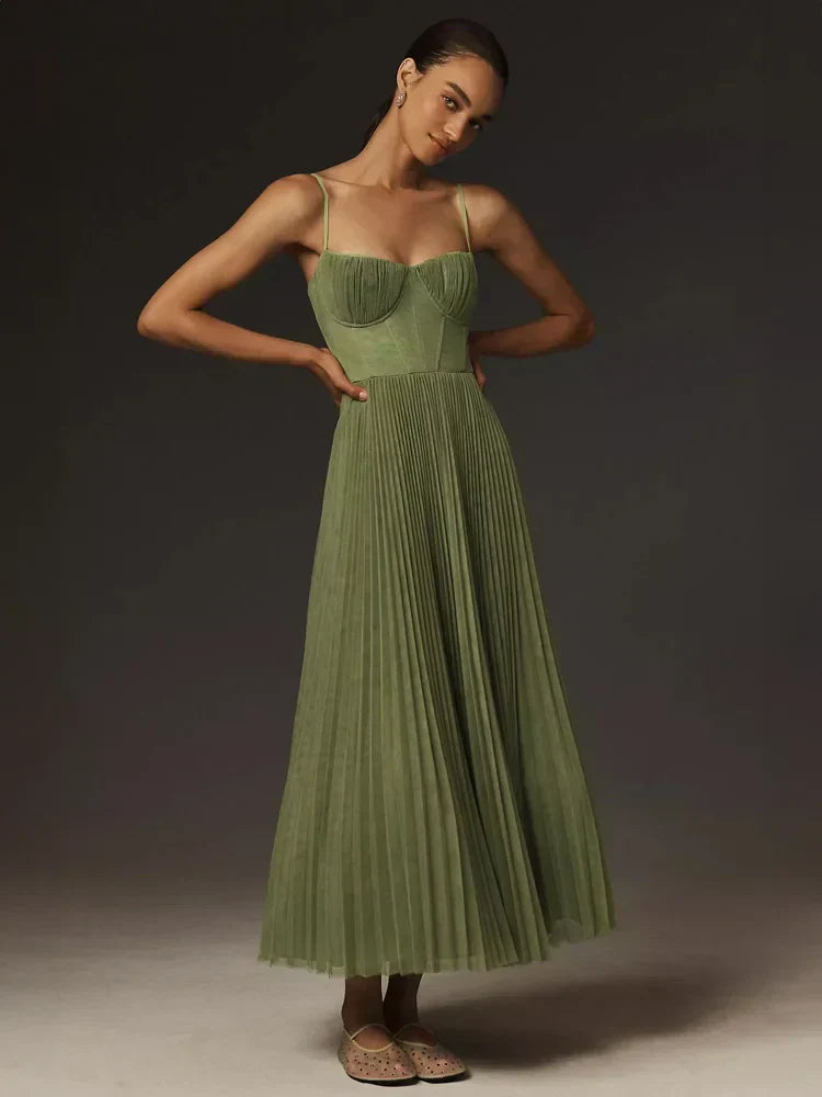 Elegantes grünes Damen Plissee-Midikleid in A-Linie für besondere Anlässe, festliche Herbst-Silhouette.
