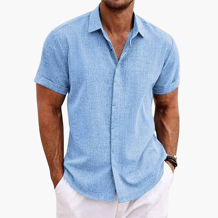 Stilvolles Herren Freizeithemd mit Knopfleiste, kurzärmelig, für einen modernen Sommer-Look.
