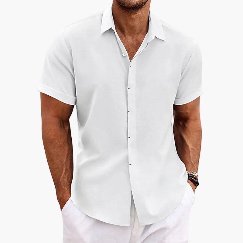 Elegantes Kurzarmhemd für Herren, atmungsaktiv und luftig, ideal für warme Sommertage.