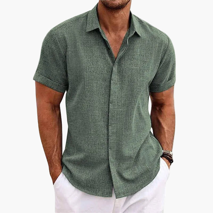 Freizeithemd für Herren, kurzärmelig, mit eleganter Knopfleiste, perfekt für Sommerabende.