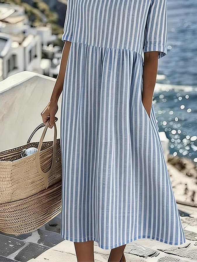 Blau-weiß gestreiftes Damen Sommer Midikleid mit praktischen Taschen; bequem & elegant für den Alltag.