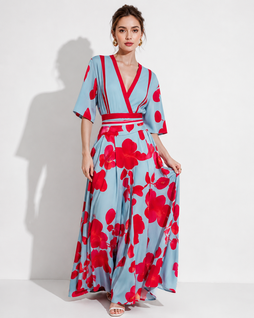 Elegantes, mehrfarbiges Damen-Ärmelkleid für festliche Anlässe und stilvolle Auftritte. Perfekte Damenmode.