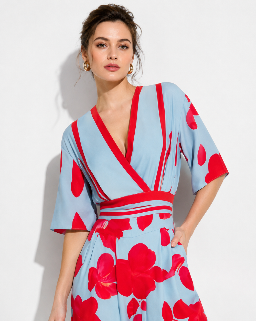 Festliches Damen-Ärmelkleid, mehrfarbig, ideal als Abendkleid oder Sommerkleid. Elegante Damenmode.