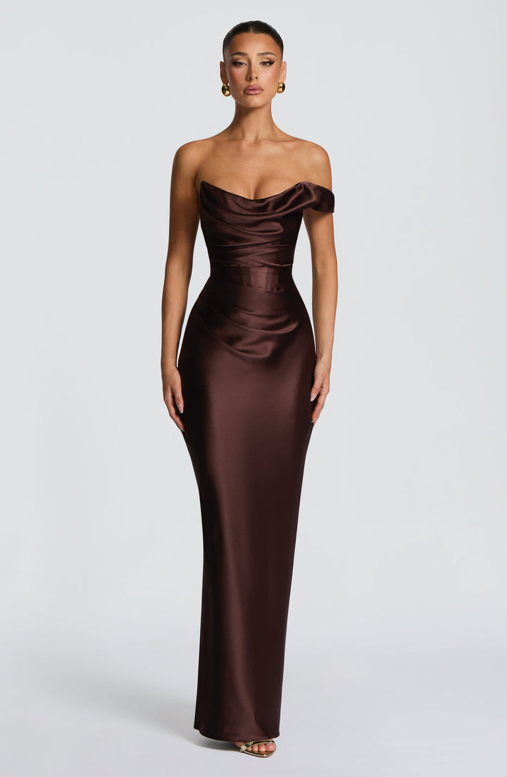 Stilvolles One Shoulder Damen Maxikleid, festliches Abendkleid für Eleganz und Partys.