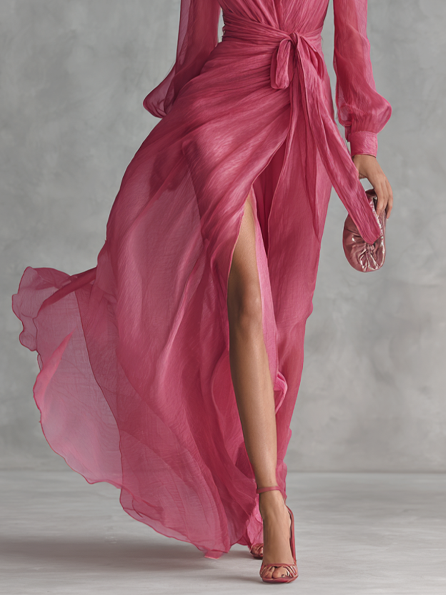 Detail: Rosafarbenes Damenkleid. V-Ausschnitt & lange Ärmel des eleganten Wickelkleides für Partys.