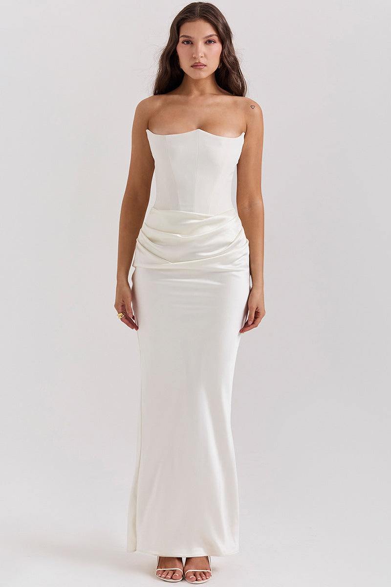 Elegantes schwarzes Damen-Maxikleid für den Abend, fließende Silhouette, perfekt für festliche Anlässe.