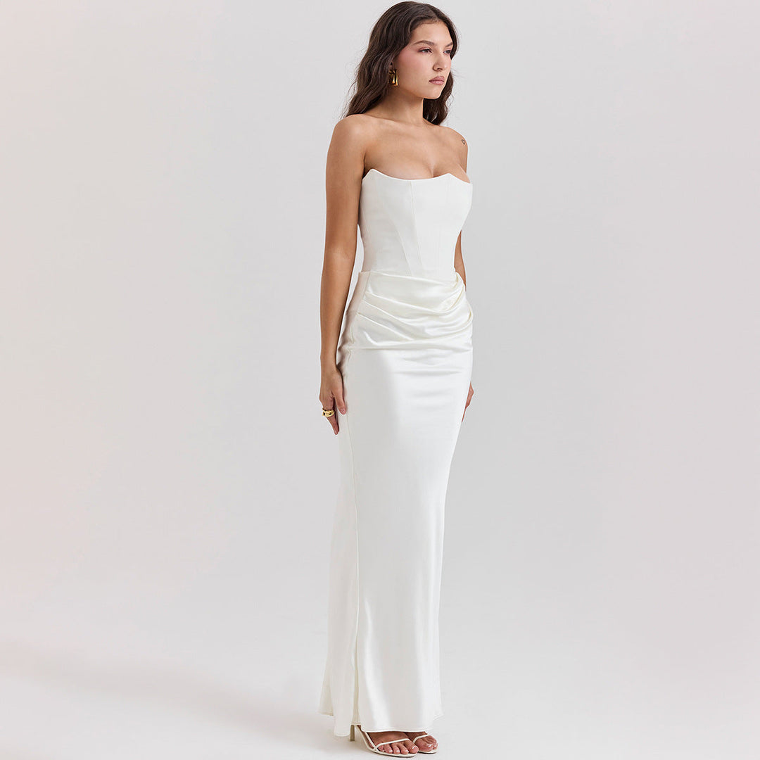 Figurbetontes weißes Maxikleid für Damen, stilvoll & vielseitig, ideal als Abend- oder festliches Kleid.