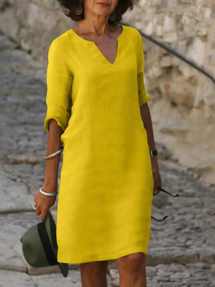 Bequemes olivgrünes Damen Freizeitkleid, elegant & fließend, perfekt für warme Sommertage.
