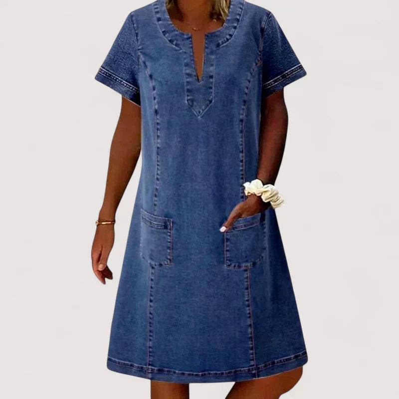 Bequemes dunkelblaues Damen Kurzarm-Freizeitkleid mit praktischen Taschen, ideal als luftiges Sommerkleid.