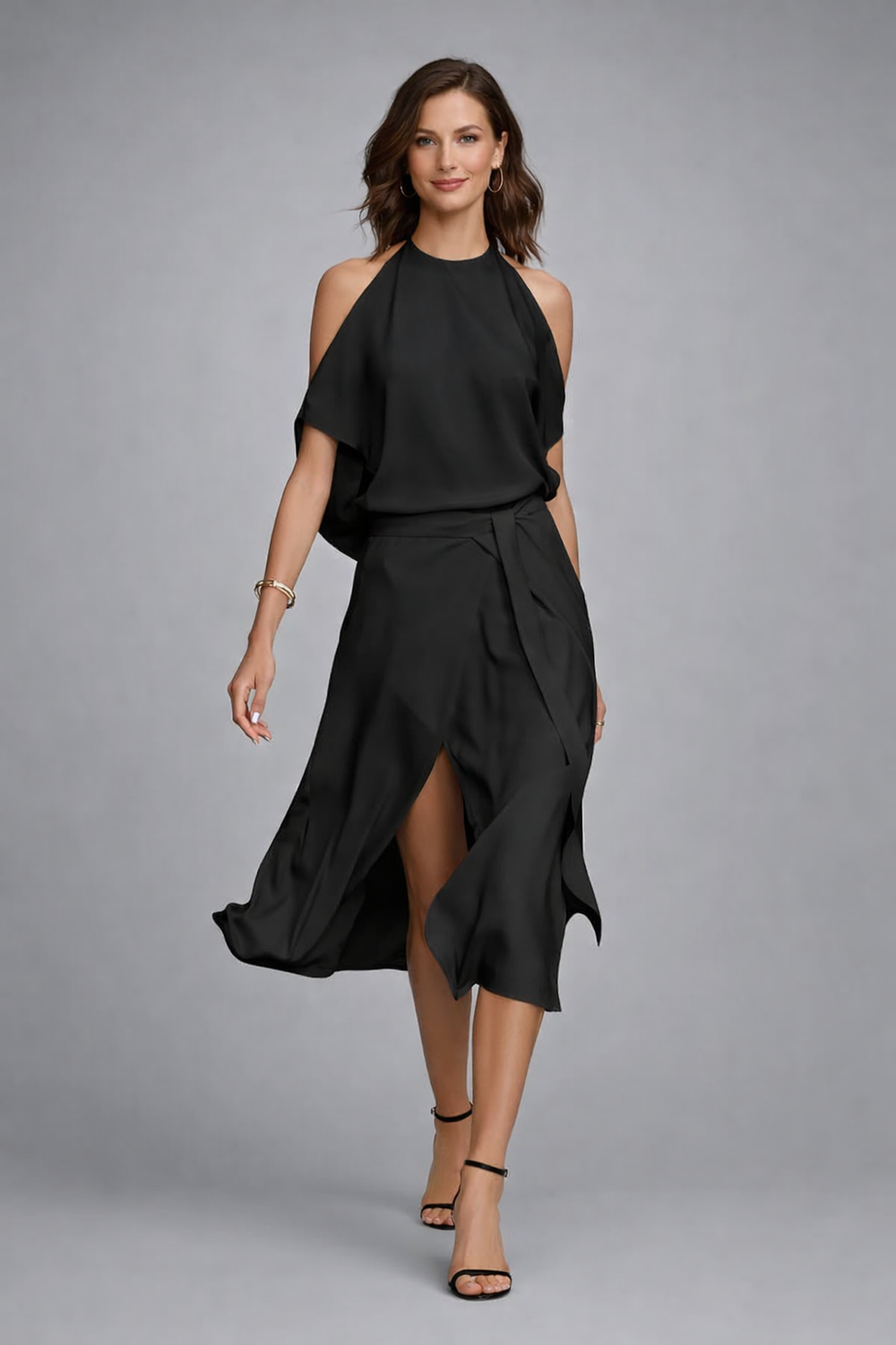 Fließendes Damen Midi Partykleid mit Halterneck. Schulterfrei, festlich und pflegeleicht, ideal für besondere Anlässe.