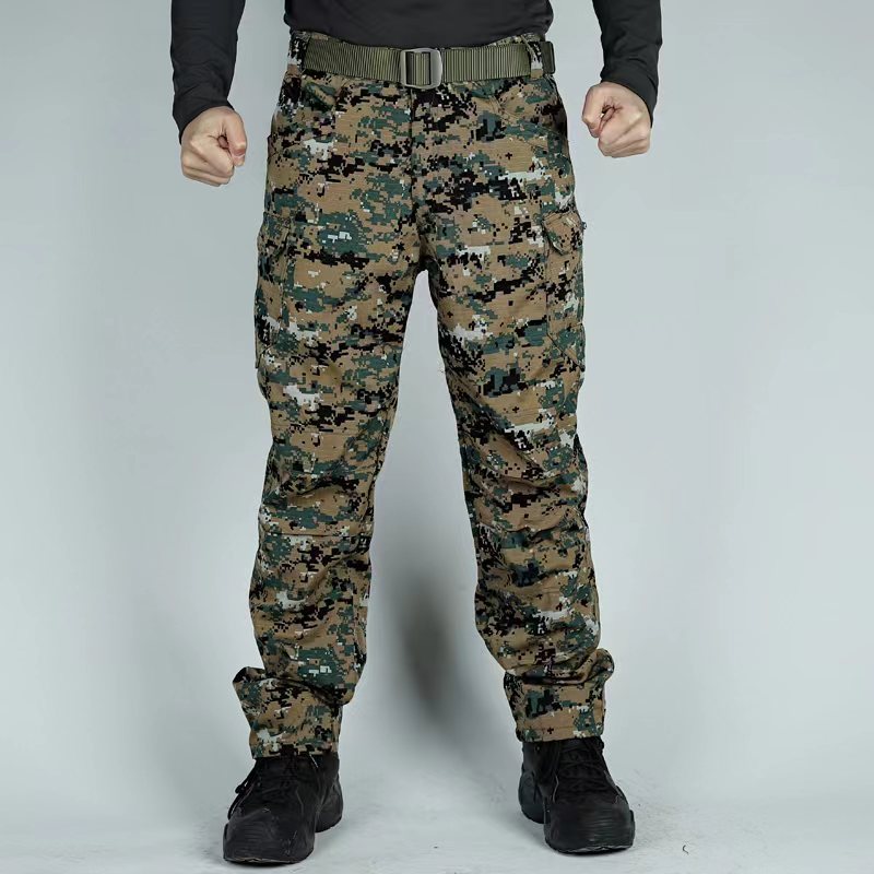 Vielseitige Camouflage-Hose für Herren mit vielen Multipaschen. Perfekt für Arbeit, Freizeit & Outdoor-Abenteuer.