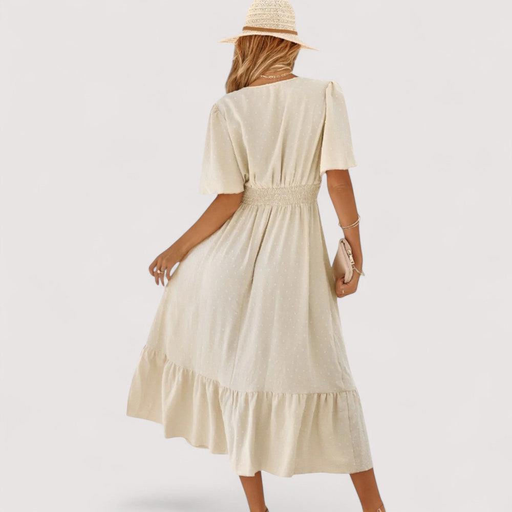 Bequemes Damen Sommer Maxikleid mit V-Ausschnitt. Ideal für Freizeit oder entspannte Tage, fließend.