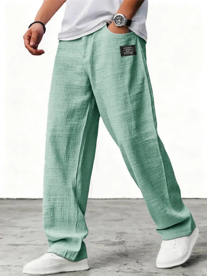 Herren Freizeithose, weites Bein, Kordelzug. Sehr bequem, lässig und stilvoll. Perfekt für entspannte Tage.