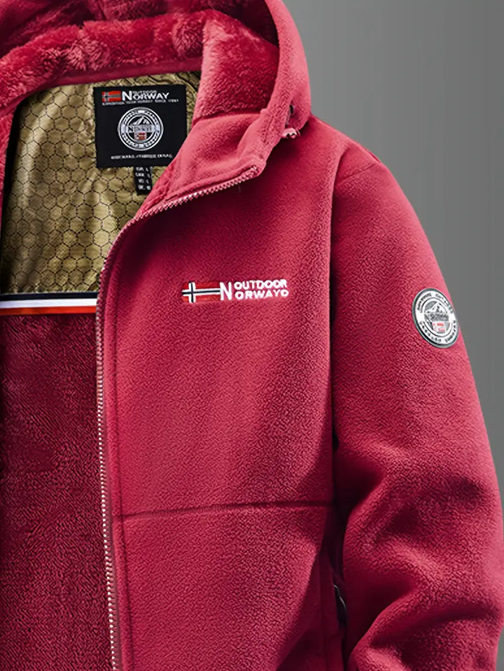 Herren Winterjacke im Outdoor-Einsatz. Winddicht, wasserabweisend & warm für Wanderungen an kalten Tagen.