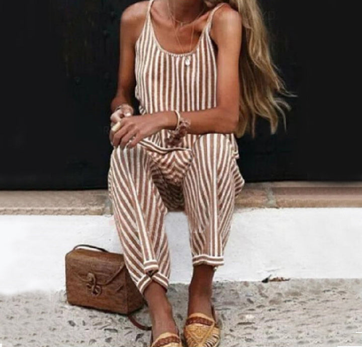 Bequemer Damen Overall mit schickem Streifenmuster. Dieser Jumpsuit ist ideal als modischer Sommer-Einteiler.