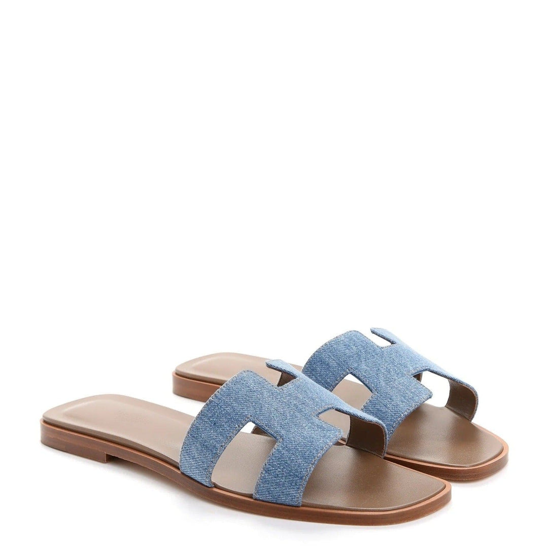 Flache Damen Sommer Sandalen, bequeme Luxus Hausschuhe für maximalen Komfort. Stilvolle Mode Slipper.