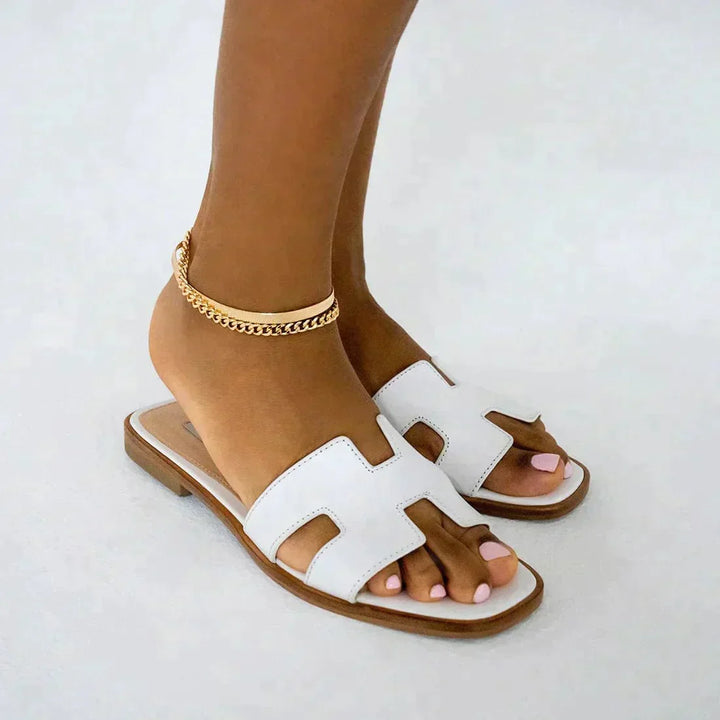 Exquisite Damen Luxus Hausschuhe, elegante Slipper für stilvolle Sommeroutfits. Bequeme Sandalen.