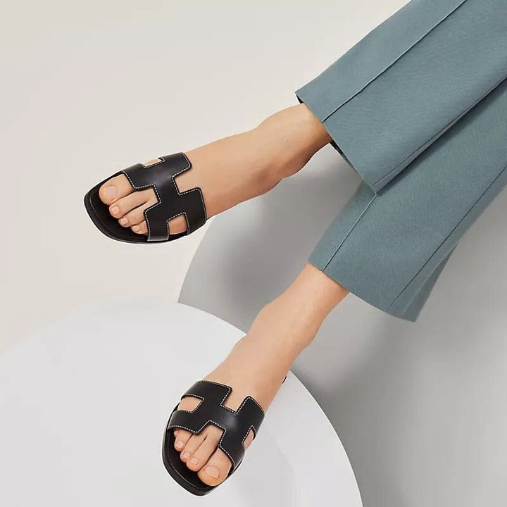 Elegante Damen Luxus Hausschuhe, offene Sommer Sandalen mit stilvollem Riemen-Design. Komfortabel.