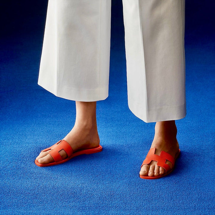 Elegante Damen Luxus Hausschuhe, bequeme Sommer Sandalen für Stil und Komfort. Flache Slipper.