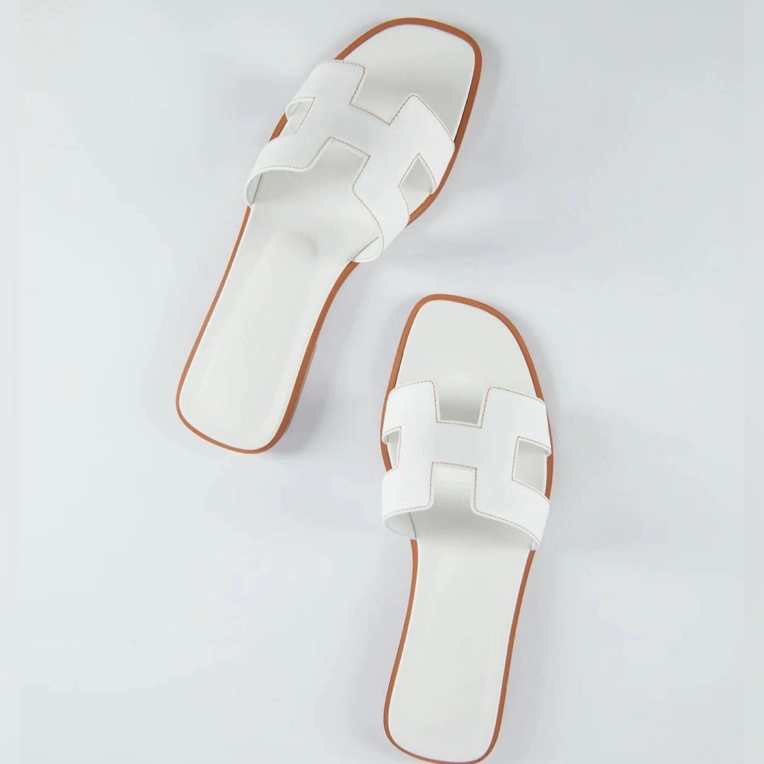 Modische Strandsandalen für Damen, bequeme Urlaub Schuhe & elegante Sommer Sandalen. Flache Slipper.