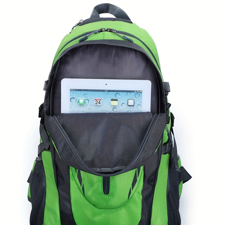 Seitenansicht der ExploreLite Reisetasche, wasserdicht, unisex, bereit für das nächste Abenteuer.