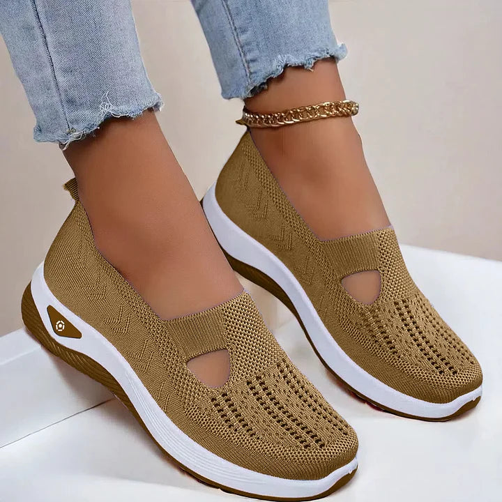Damen Slip-On Sneaker, ideal für warme Tage. Leicht, atmungsaktiv & sehr bequem – Ihr Sommerschuh.