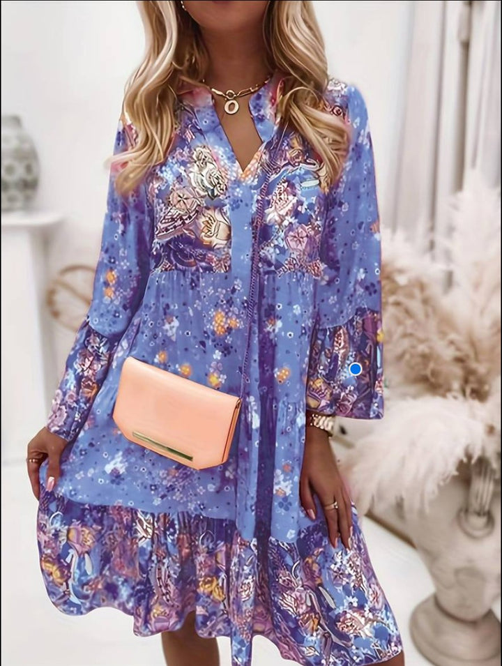 Geblümtes Damen Midikleid im Boho-Stil mit V-Ausschnitt und langen Ärmeln. Feminines Frühlings- & Sommerkleid.