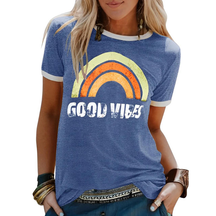 Buntes Damen Freizeitshirt mit Regenbogenmuster, Regular Fit, ideal als Sommershirt für den Alltag.
