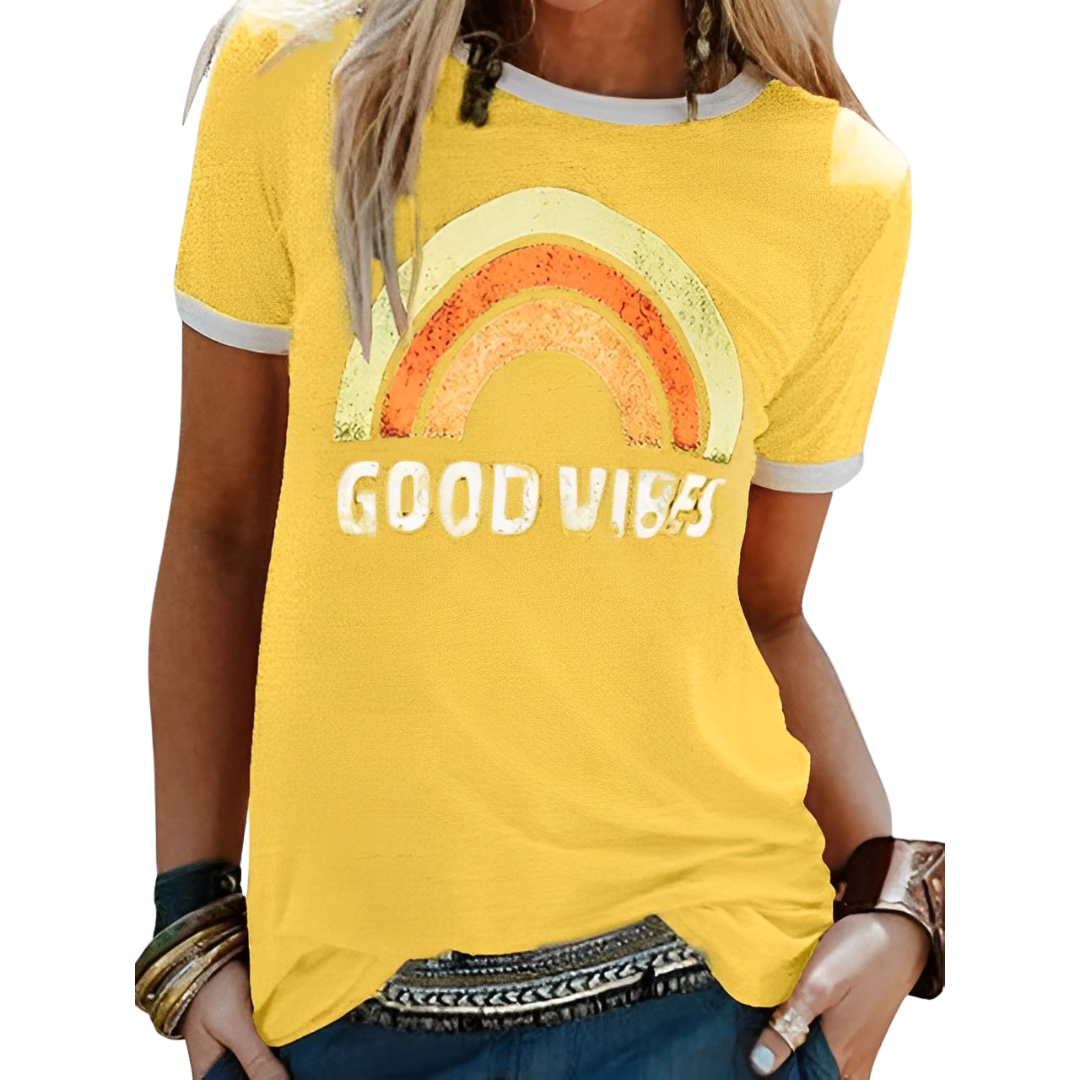 Fröhliches Damen Sommershirt, Regular Fit, mit auffälligem Regenbogenmuster, Kurzarm & bequemem Rundhals.