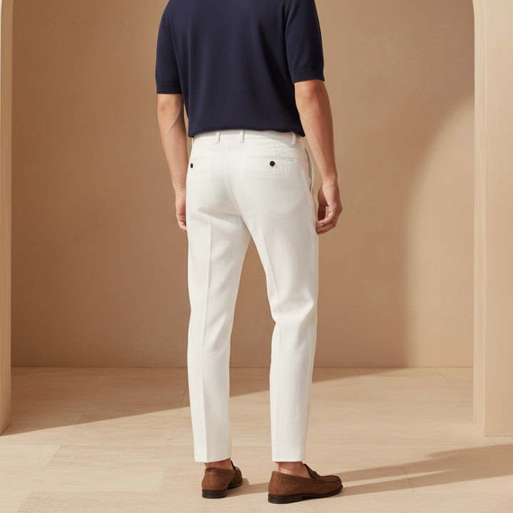 Marineblaue Herren Stoffhose, klassisch und elegant, perfekt für Sommer und entspannte Freizeit-Looks.