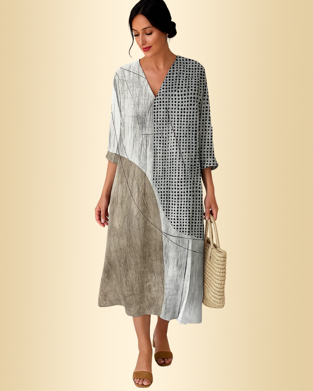 Fließendes, blaues Damen Sommerkleid mit Muster. Lockeres und bequemes Freizeitkleid für mühelosen Stil und Alltag.