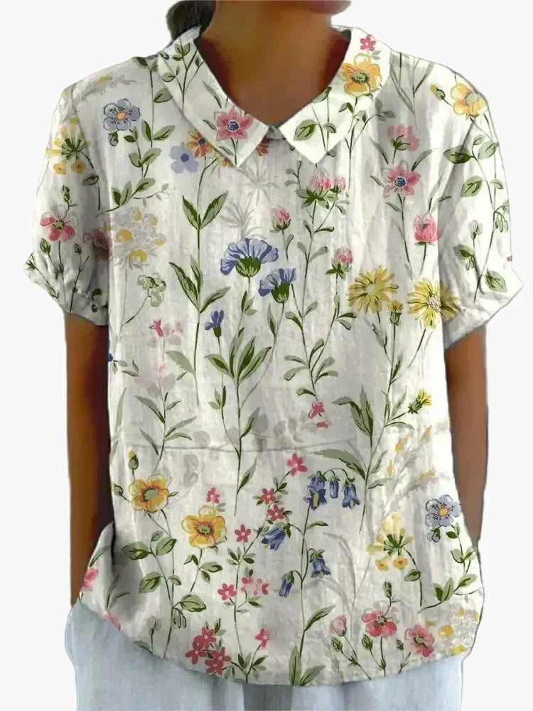 Retro Damenbluse mit farbenfrohem Blumenprint; Eleganz im Vintage-Stil.