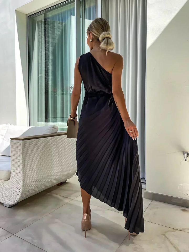 Maxikleid für Hochzeitsgäste, elegant und ärmellos, in fließendem Design für hohen Tragekomfort.