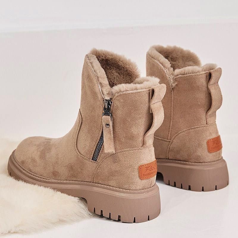 Elegante, warme Damen Winterboots im Seitenprofil. Wasserdicht & rutschfest für kalte Wintertage.