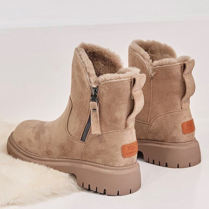 Elegante, warme Damen Winterboots im Seitenprofil. Wasserdicht & rutschfest für kalte Wintertage.