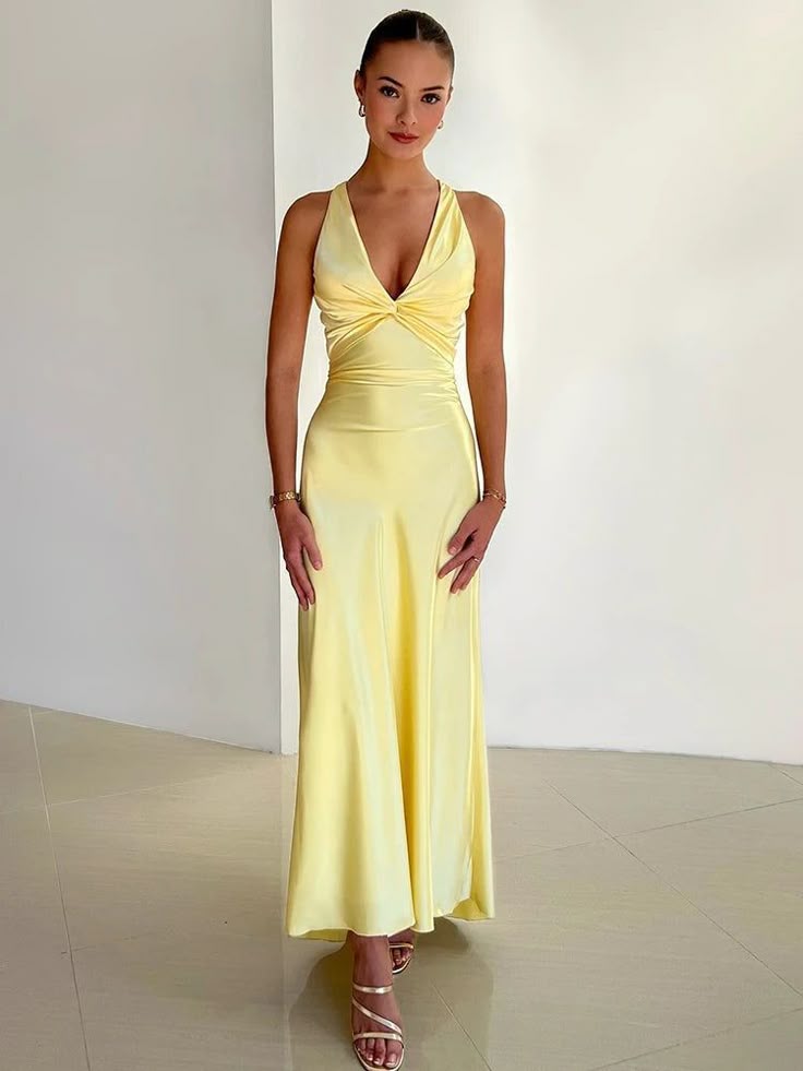 Gelbes Damen Maxikleid mit V-Ausschnitt, elegant als Hochzeitsgastkleid oder sommerliches Festkleid.